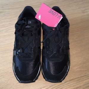 Nike V-Love O.X. 6.5